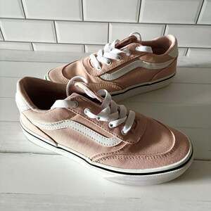 Vans Kids' Brooklyn LS Low Top Sneaker in Pink